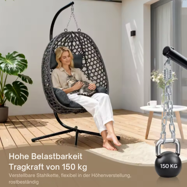 Détail de la chaîne de fixation d'un fauteuil suspendu avec indication de capacité de charge de 150 kg.