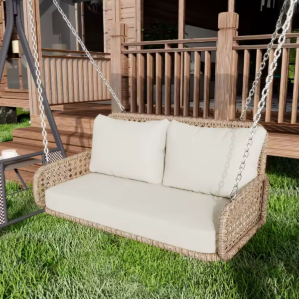 Vue latérale d'un fauteuil suspendu de jardin avec ses chaînes de fixation.