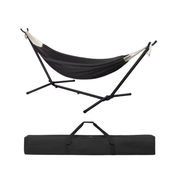 Hamac sur pied gris foncé avec structure en métal et sac de voyage.